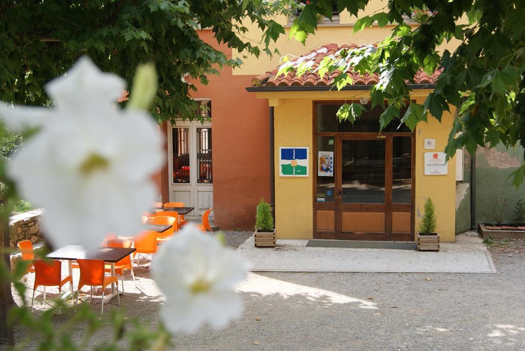 Alberg Roques Blanques Ribes De Freser Exteriör bild